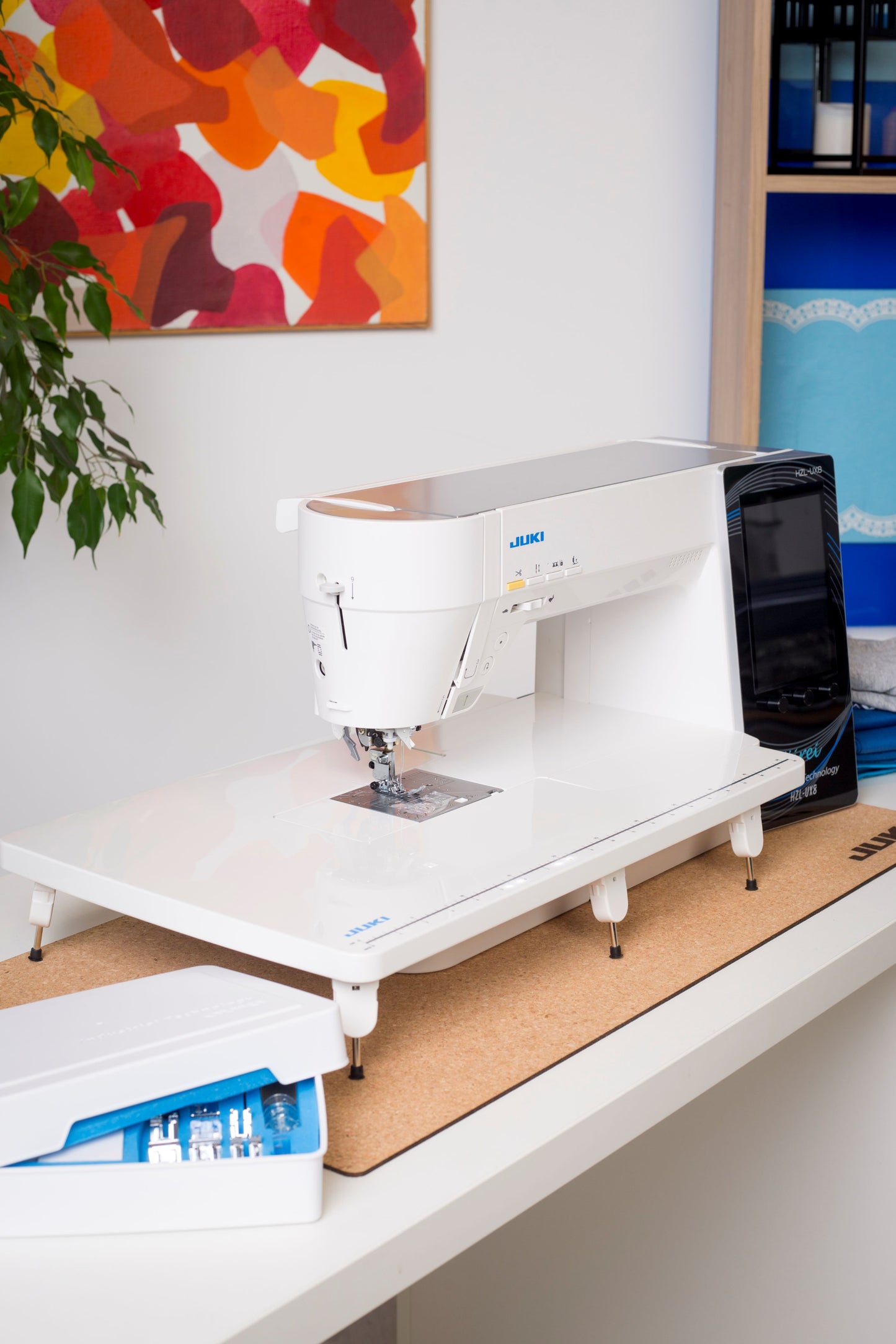 Juki HZL UX8 Kirei
